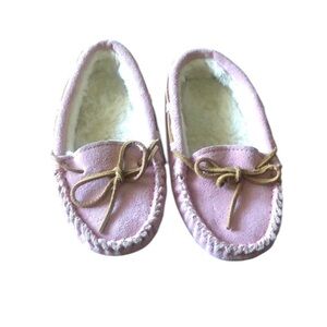 Girls size 1M pink leather Cabela’s moccasin slippers